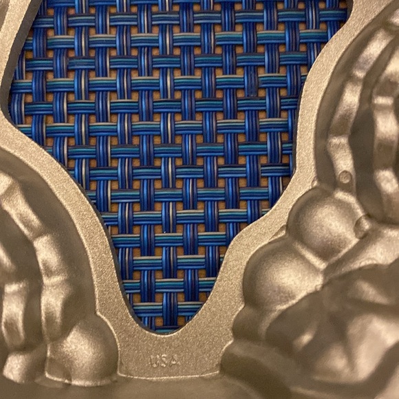 Nordic Ware Holiday Wreath Pan, like new, cast aluminum, lifetime warranty - Picture 3 of 6